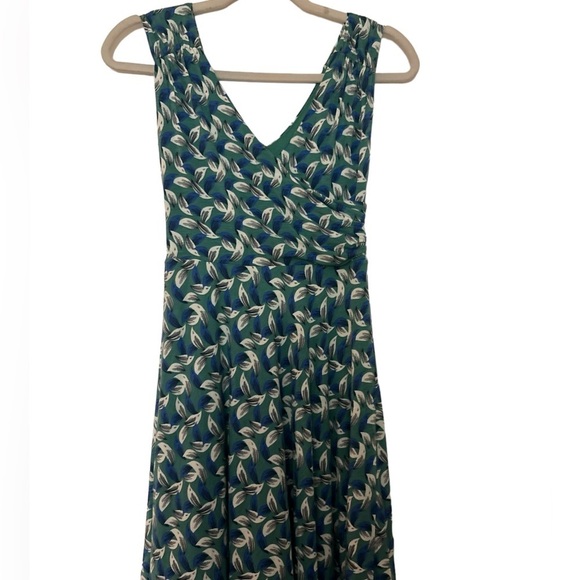 BODIN dress Faux wrap draped  bodice.Rouching in the back.  Full skirt. Lined - Picture 3 of 10